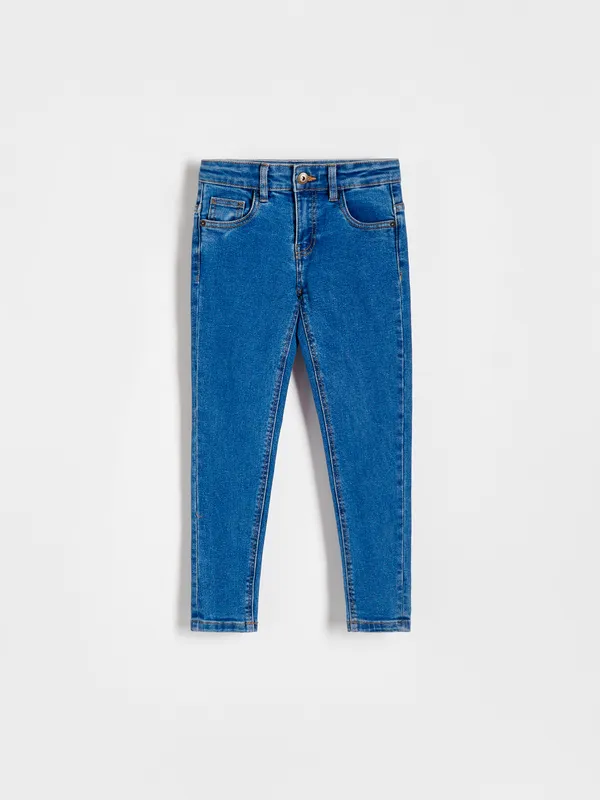 Jeansy o dopasowanym fasonie, wykonane z bawełnianej tkaniny z dodatkiem elastycznych włókien. - niebieski