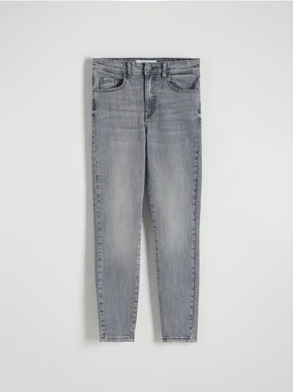 Jeansy o dopasowanym fasonie, wykonane z bawełny z domieszką elastycznych włókien. - jasnoszary