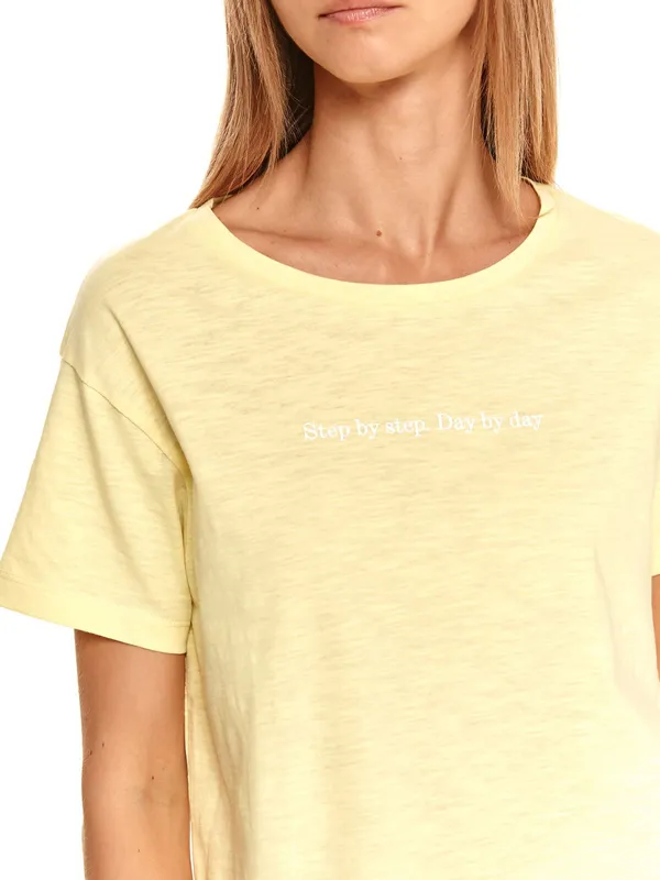 Pastelowy t-shirt z nadrukiem