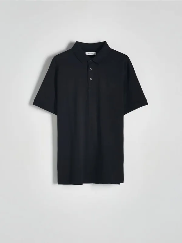 Koszulka polo o regularnym kroju, wykonana z bawełny. - czarny