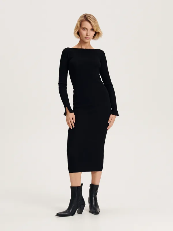 Prążkowana sukienka midi - Czarny