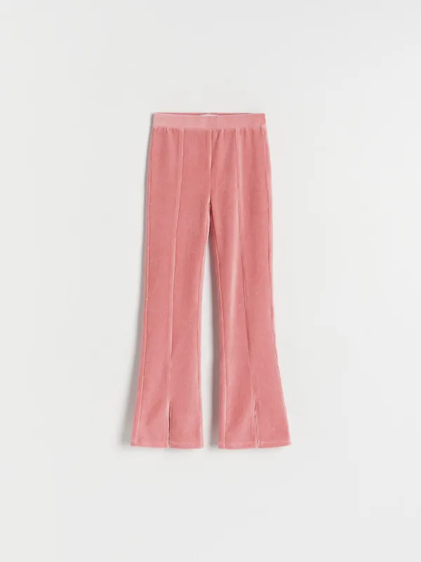 Spodnie typu flare, wykonane ze sztruksowej dzianiny o wysokiej zawartości bawełny. - brudny róż