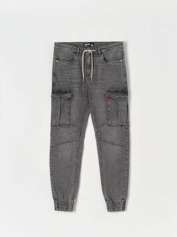 Wygodne jeansy cargo slim jogger uszyte z bawełny z dodatkiem elastycznych włókien. - szary