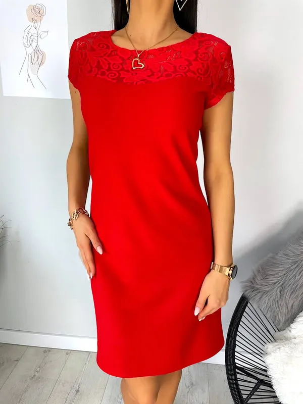 Czerwona Sukienka z Koronkowym Dekoltem