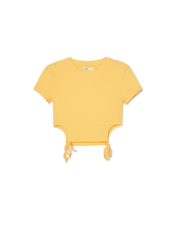 Żółta koszulka z wycięciami