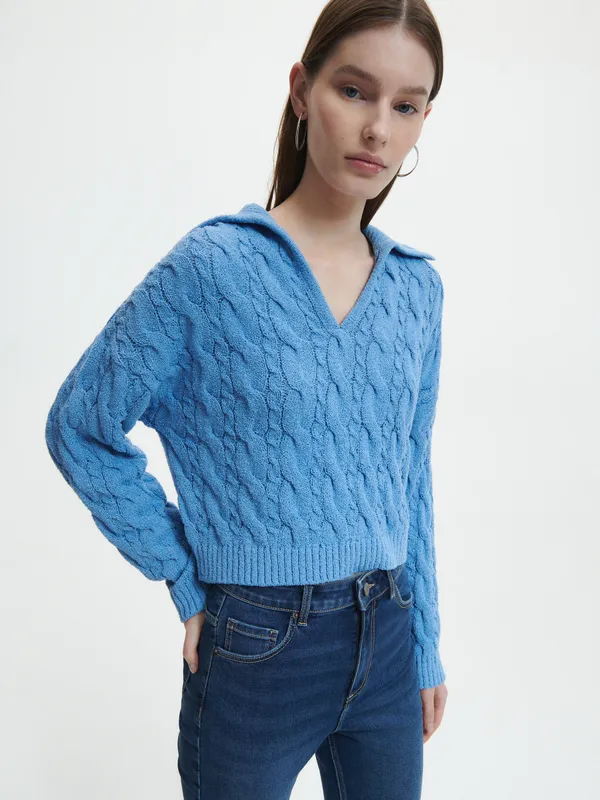 Sweter o warkoczowym splocie - Niebieski