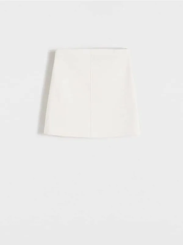 Spódnica o trapezowym fasonie, wykonana z gładkiej dzianiny z bawełną. - złamana biel