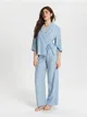 Dwuczęściowa piżama z topem typu kimono, wykonana z delikatnej dla skóry wiskozy z dodatkiem wyrzymałego materiału. - błękitny