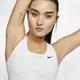 Damski stanik sportowy z miękkimi miseczkami i średnim wsparciem Nike Dri-FIT Swoosh - Biel