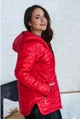 Czerwona pikowana kurtka z kapturem - BRIDGET