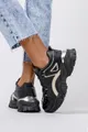 Czarne sneakersy na platformie buty sportowe sznurowane holograficzny pasek casu 11-10-21-b