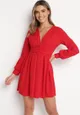 Czerwona Rozkloszowana Sukienka Mini z Głębokim Dekoltem Ozdobiona Marszczeniem i Guzikami Jerikan