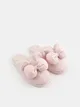 Różowe kapcie Myszka Minnie, wykonanne z miękkiego materiału. - różowy