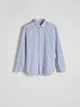 Koszula o regularnym kroju, wykonana z bawełnianej tkaniny. - jasnoniebieski