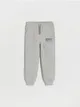 Spodnie typu jogger, wykonane z gładkiej tkaniny z bawełną. - jasnoszary