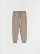Spodnie typu jogger, wykonane z dresowej, bawełnianej dzianiny. - beżowy