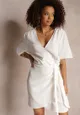 Biała Sukienka Kopertowa z Wiązaniem Fadumo