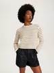 Sweter o prostym fasonie, wykonany z ażurowej dzianiny z domieszką bawełny i wykończony metalizowaną nicią. - beżowy