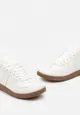 Białe Sznurowane Sneakersy na Brązowej Podeszwie z Przeszyciami Assetnima