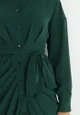 Zielona Sukienka Koszulowa z Wiązanym Paskiem i Marszczeniem Hinula