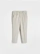 Spodnie o klasycznym fasonie, wykonane z tkaniny z dodatkiem wiskozy. - beżowy