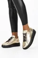 Złote sneakersy skórzane damskie buty sportowe sznurowane na czarnej platformie produkt polski casu 2288