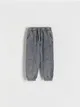 Dresowe spodnie typu jogger, wykonane z przyjemnej w dotyku dzianiny z bawełną. - ciemnoszary