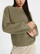 Miękki sweter o luźnym kroju uszyty z dzianiny o sprężystych włóknach. - zielony