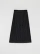 Plisowana spódnica w kropki, uszyta z szybkoschnącego materiału z dodatkiem elastycznych włókien. - czarny