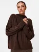 Luźny sweter ze stójką, uszyty z lekkiego i wygodnego w noszeniu materiału z domieszką elastycznych włókien. - brązowy