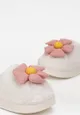 Biało-Różowe Kapcie Futrzane z Ozdobną Aplikacją w Kształcie Kwiatu Dazio