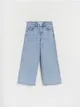 Spodnie typu wide leg, uszyte z bawełnianej tkaniny jeansowej. - niebieski
