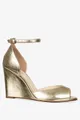 Złote sandały skórzane damskie na koturnie z zakrytą piętą pasek wokół kostki produkt polski casu 2603-703