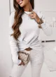 Biały sweter z ozdobnym przeplotem Elleen - biały