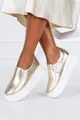 Złote sneakersy skórzane damskie slip on na białej platformie produkt polski casu 10151