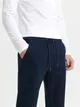 Spodnie o kroju jogger fit uszyte z baweły z domieszką elastycznych włókien. - granatowy