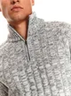 Sweter ze stójką z przeplotami