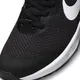 Buty do biegania po asfalcie z systemem łatwego wkładania i zdejmowania dla dużych dzieci Nike Revolution 6 FlyEase - Czerń