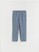 Eleganckie spodnie o dopasowanym fasonie, uszyte z miękkiej tkaniny z domieszką wiskozy. - niebieski
