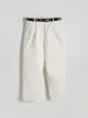 Spodnie o prostym kroju, wykonane z bawełnianej tkaniny. - złamana biel