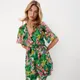 Sukienka mini z tropikalnym printem - Zielony