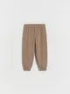 Dresowe spodnie typu jogger, wykonane z gładkiej, bawełnianej dzianiny. - brązowy