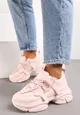 Różowe Sneakersy Ozdobione Napisami na Wysokiej Podeszwie Uvanda