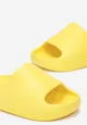 Żółte Piankowe Klapki na Płaskiej Podeszwie z Szerokim Paskiem Welbina