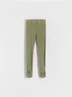 Spodnie o dopasowanym kroju, wykonane z prążkowanej, bawełnianej dzianiny. - zielony