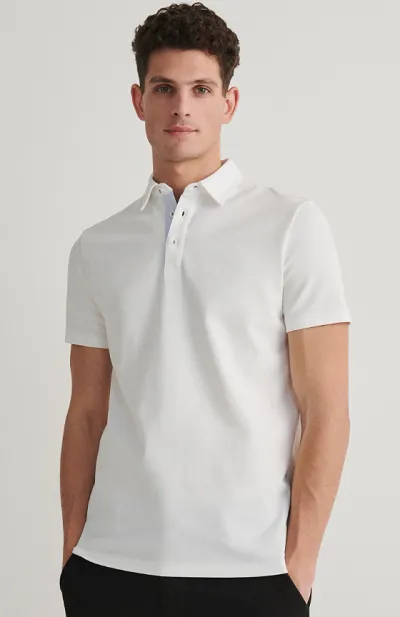 Reserved Koszulka polo o regularnym kroju, wykonana z dzianiny z bawełną. - biały